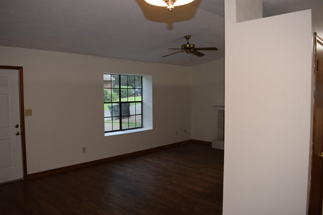 Building Photo - 2646 Millbank Dr
