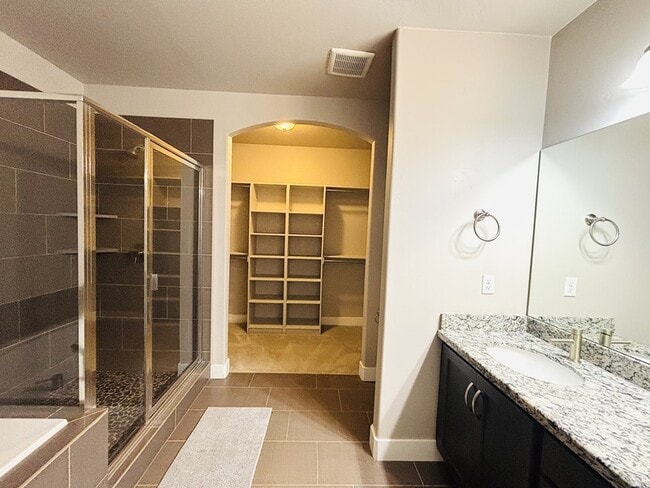 Building Photo - 11528 4055 W