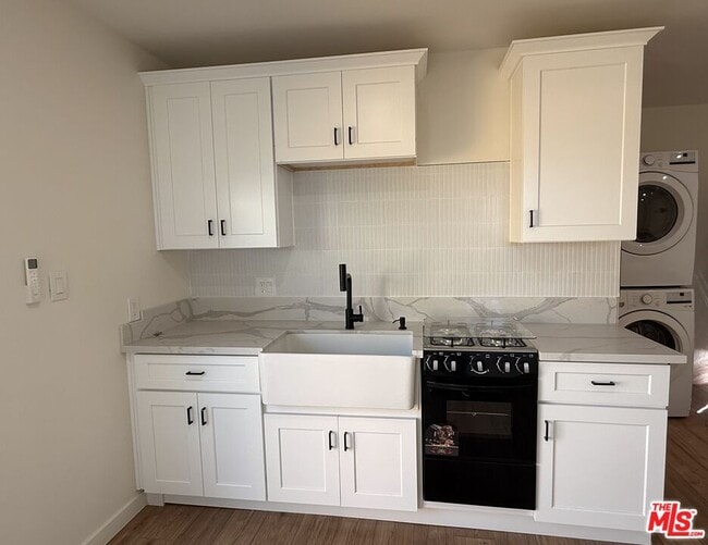 Building Photo - 3215 Winter St