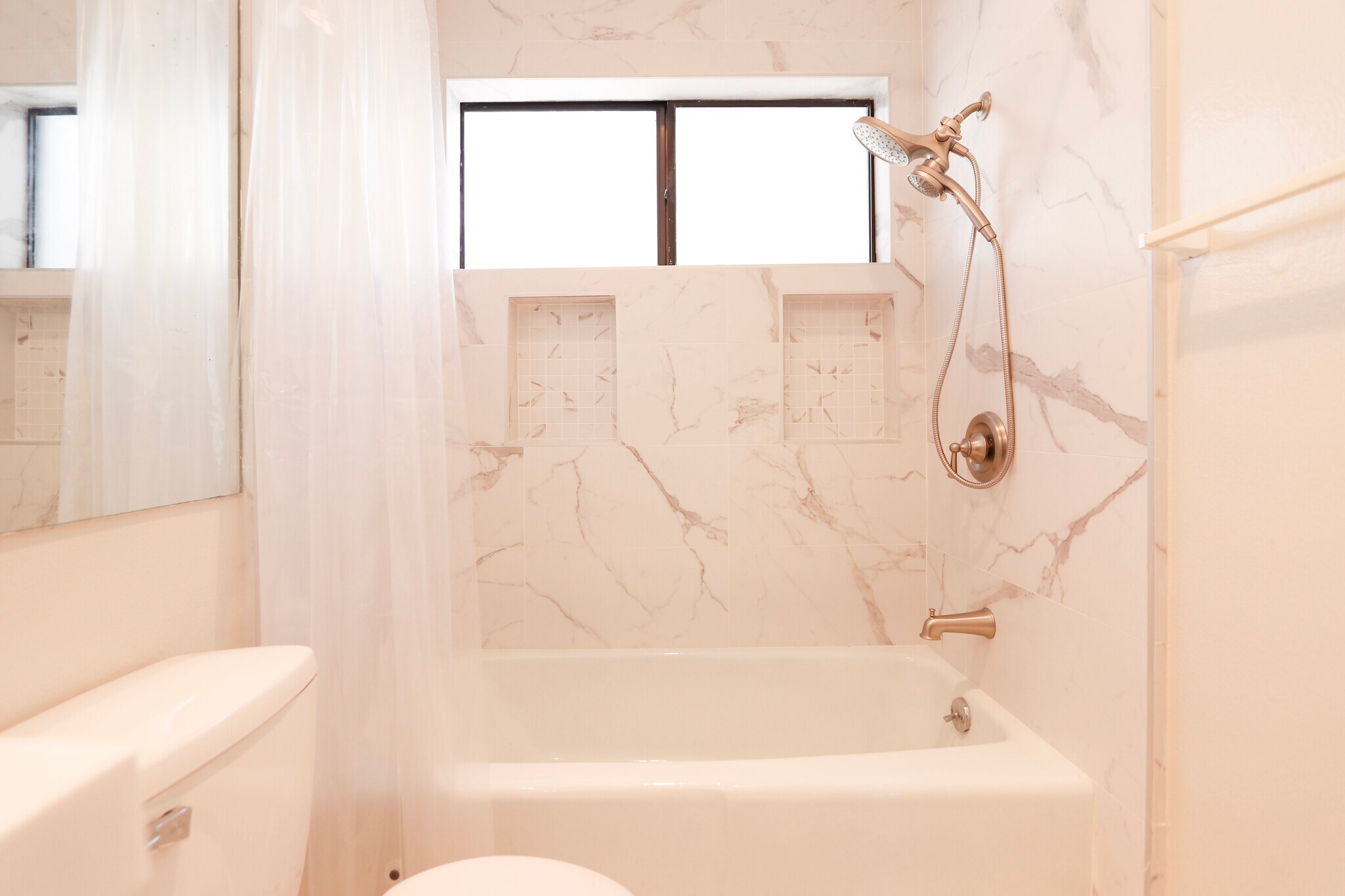 Building Photo - 1328 S Bundy Dr