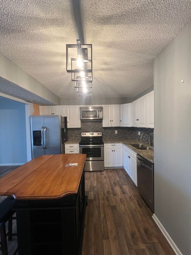 Building Photo - Updated Sanford Condo with Private Patio & Community Pool Near Downtown!