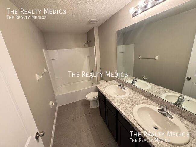 Building Photo - 1018 Ashentree Dr