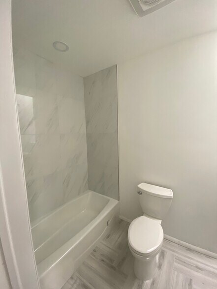 Bathroom Tub - 2413 New York Ave