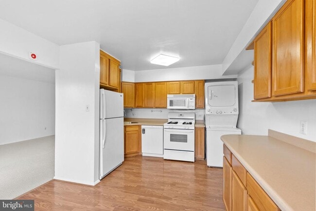 Building Photo - 6284 Rose Hill Dr