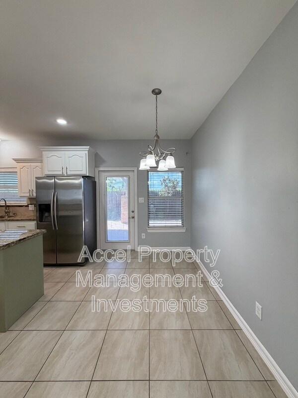 Building Photo - 1402 Mulberry Dr
