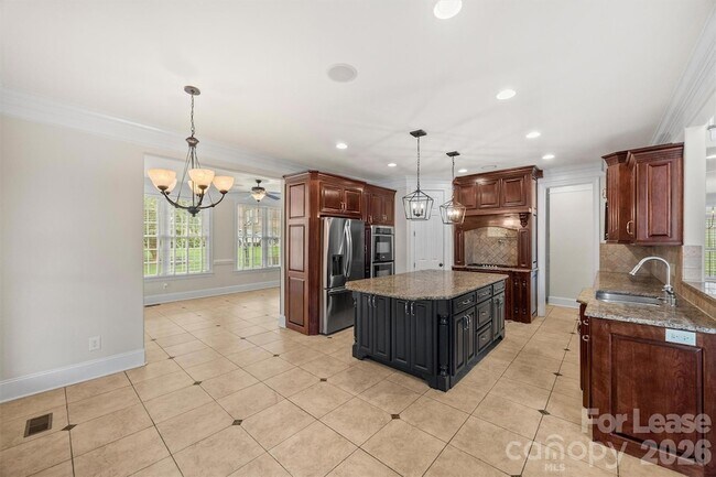 Building Photo - 334 Stonecliff Ln