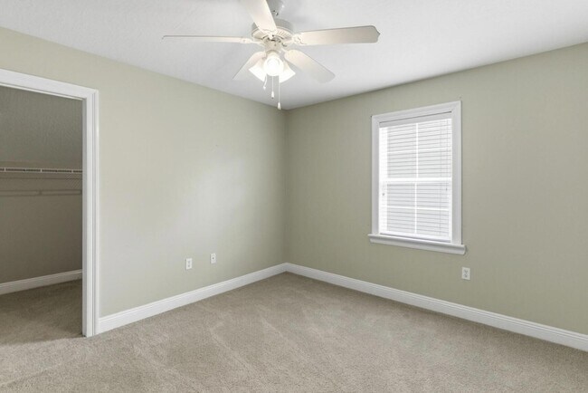 Building Photo - 44 Bridgefield Ct