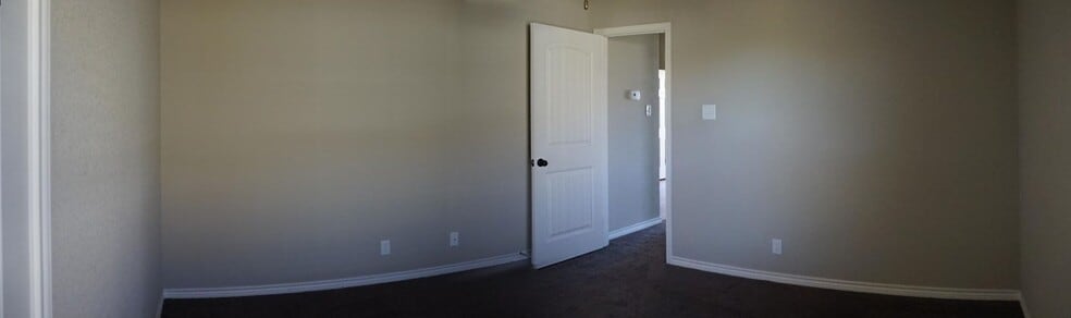 Building Photo - 6500 Castle Gap Dr
