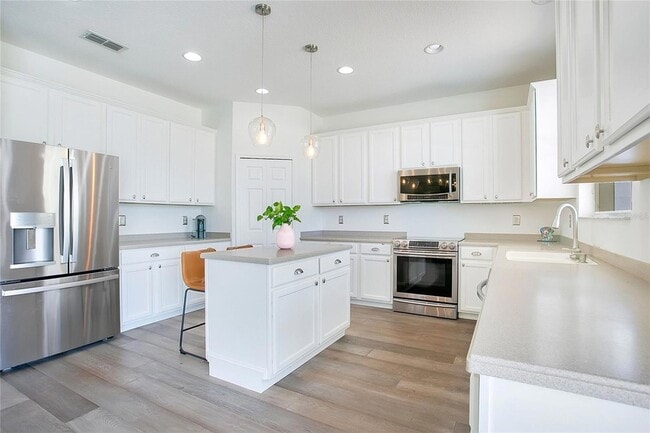 Building Photo - 15049 Spinnaker Cove Ln