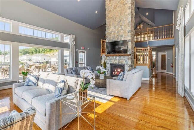 Building Photo - 204 River View Ln