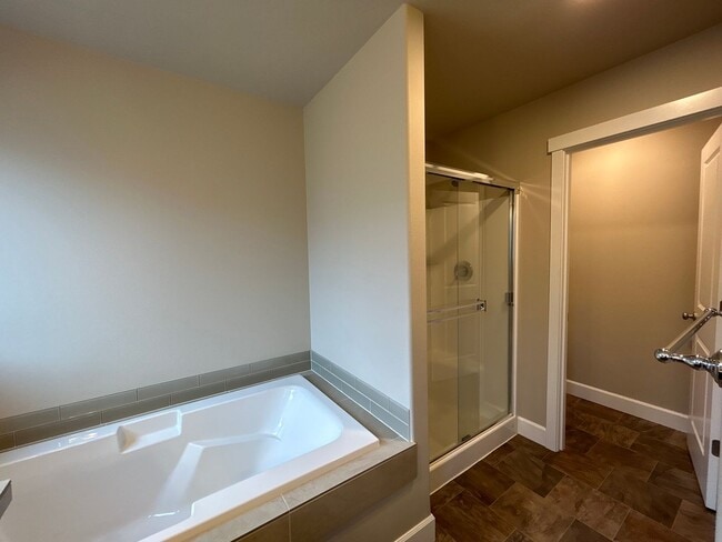 Building Photo - Beautiful 3 Bedroom / 2 Bathroom Home in S...