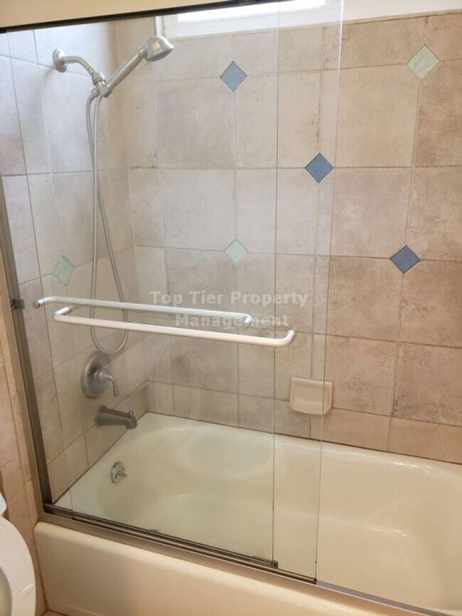 Building Photo - Very nice 4 Bed /2 Bath/1,948 Sqft house in desirable Campolindo neighborhood in Moraga available...