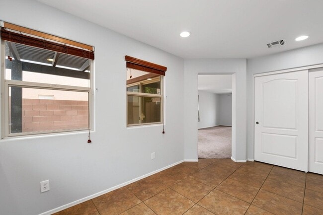 Building Photo - 2220 S Ponderosa Dr