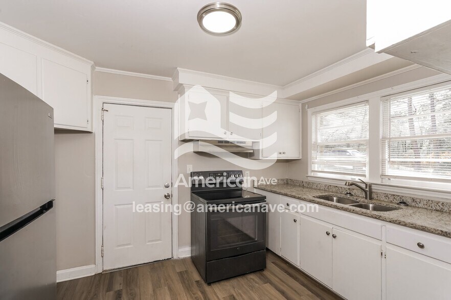 Building Photo - 2704 Alta Vista Ave