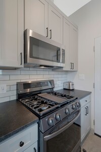 Building Photo - 1017 Stockell St