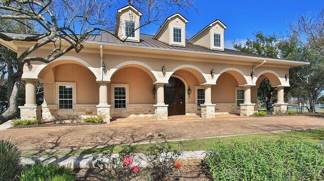 Building Photo - 28710 Wildthorne Ct