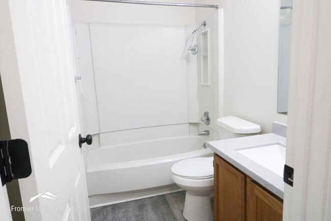 Building Photo - 1852 Anderson Ave