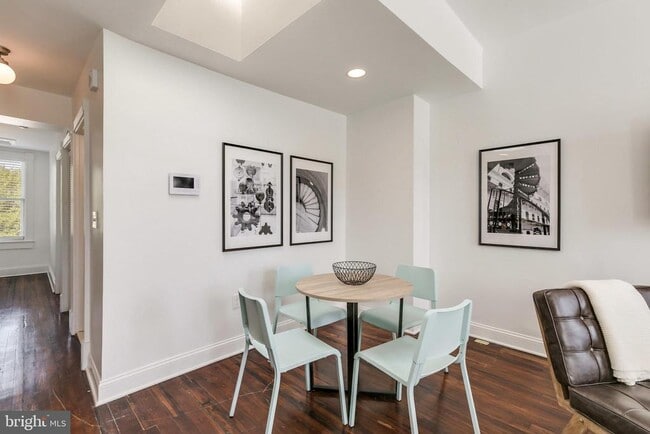 Building Photo - 1758 Park Ave