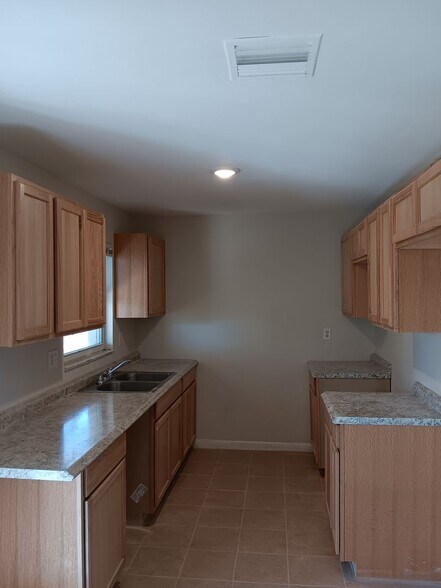 Building Photo - 3/2 Pool home available NOW