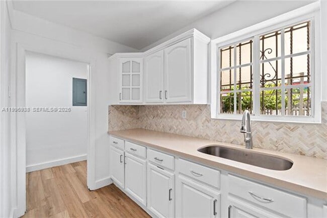 Building Photo - 361 E 39th St