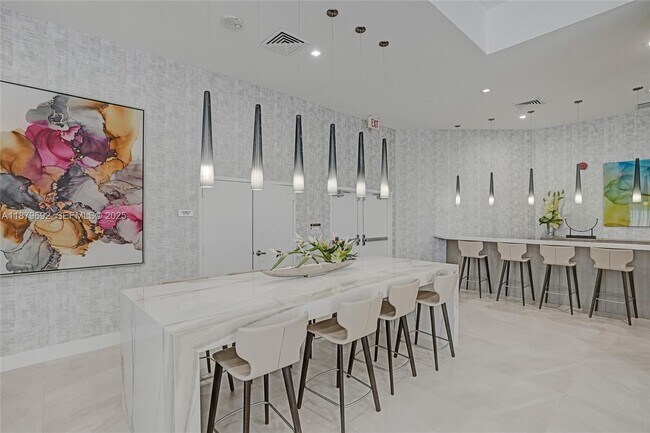 Building Photo - 3640 Yacht Club Dr