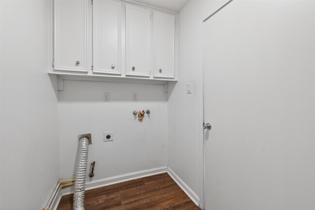 Building Photo - 23567 Pine Forest Dr