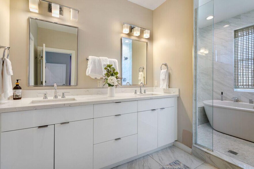 Building Photo - 3737 Bienville Ave