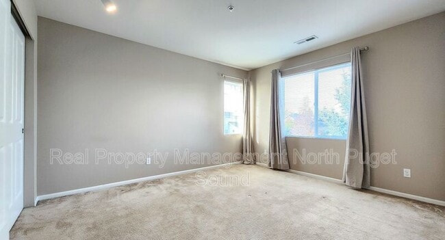Building Photo - 2514 85th Dr NE
