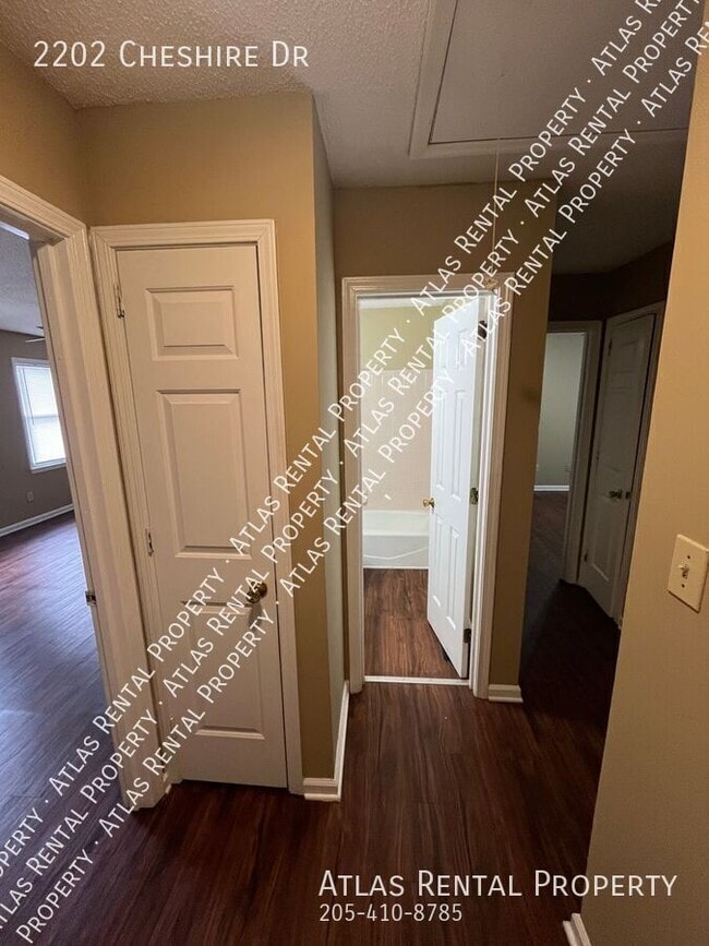 Building Photo - 2202 Cheshire Dr