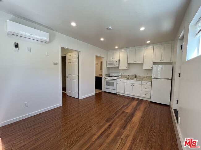 Building Photo - 3901 S Orange Dr