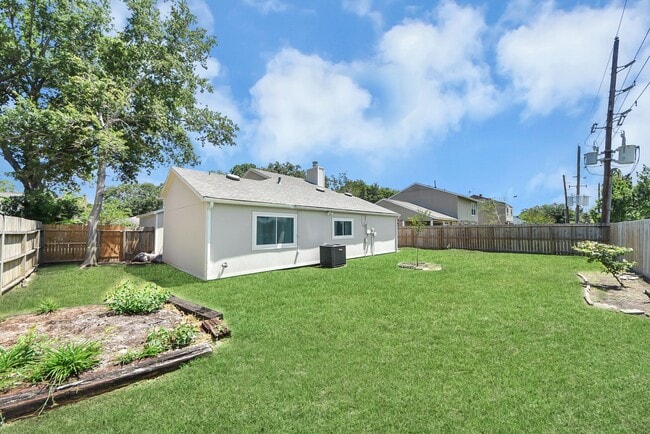 Building Photo - 18019 Autumn Hills Dr