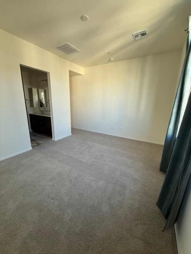 Building Photo - 1688 E Hampton Ln