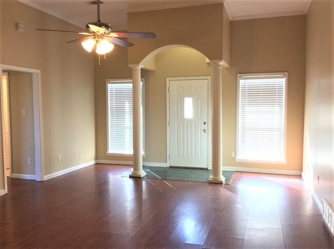 Building Photo - 3BD/2BA Home in Bartlett. Pets Welcome!