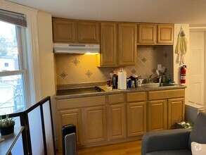 Building Photo - Great Deal! Charming Studio w/Alcove (2 ro...