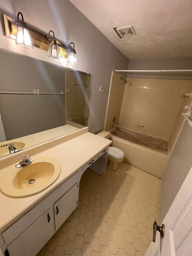 Building Photo - Pool Home in Killearn Acres