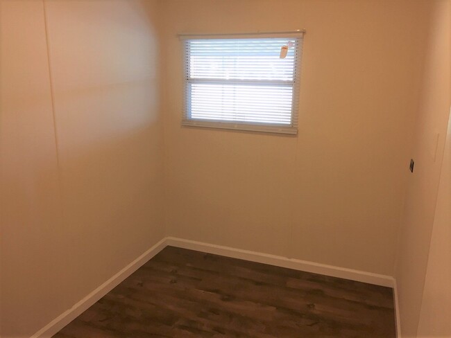 Building Photo - 1 Bedroom plus an office/ 1 Bath Home King...