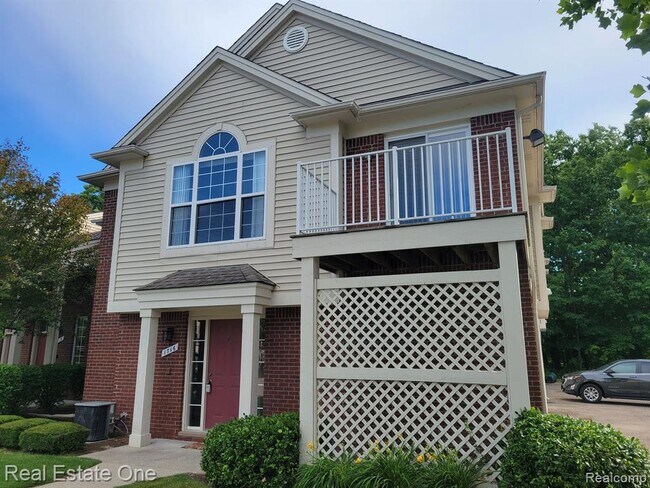 Building Photo - 1716 Deepwood Cir