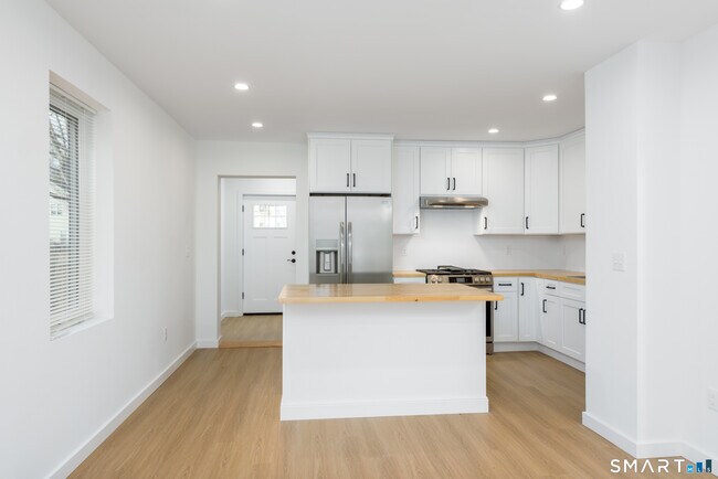 Building Photo - 28 Townsend St