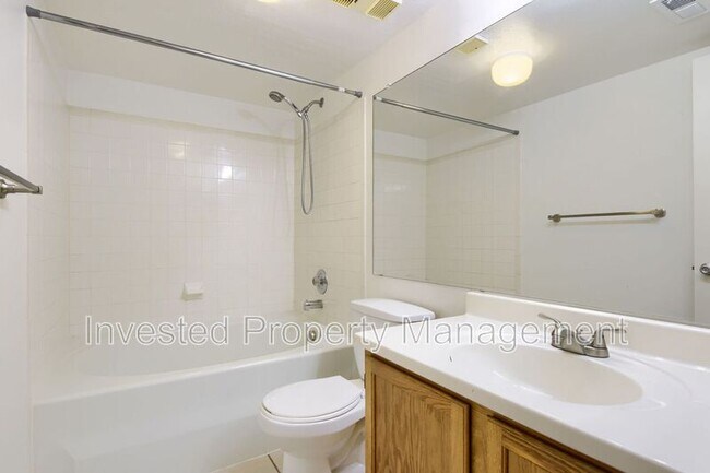 Building Photo - 6755 S Ivy St