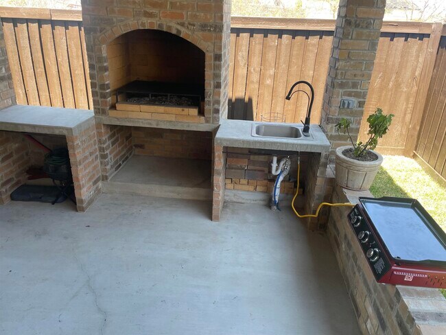 Building Photo - 2306 Leo Reyes Ct