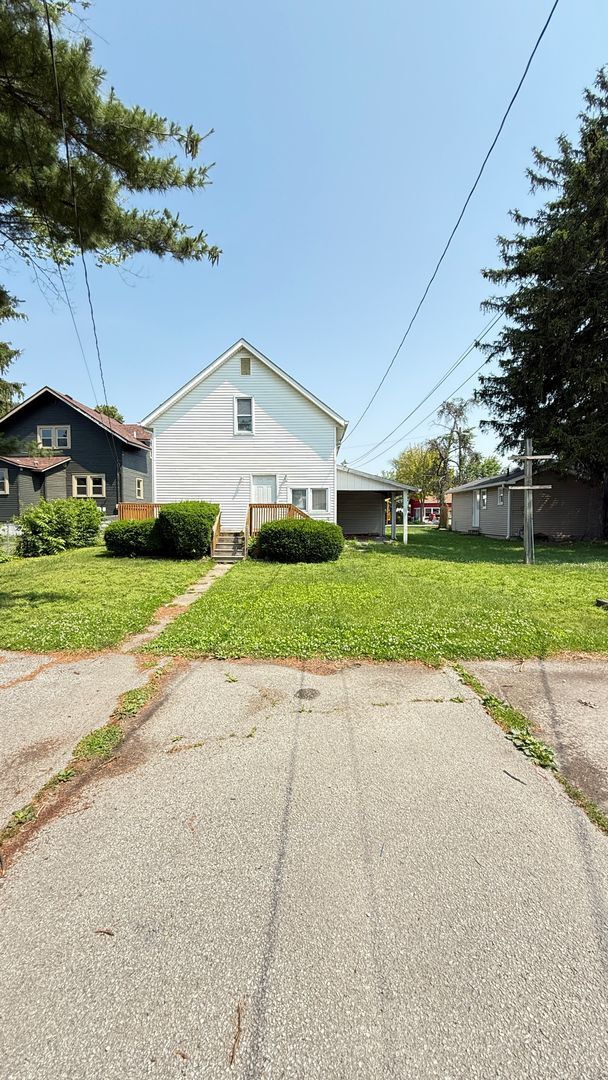 Building Photo - SPACIOUS...3 Bedroom 1 Bath