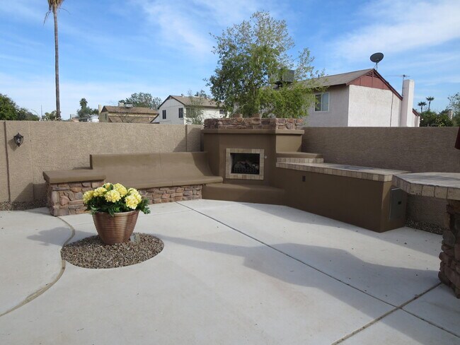 Building Photo - 6917 W Cholla St