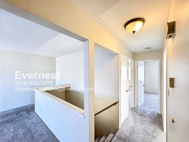 Building Photo - Spacious 2-Bed, 2-Bath Single-Family Home ...