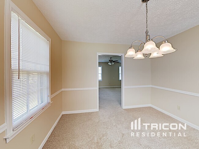 Building Photo - 414 Breezy Dr SW