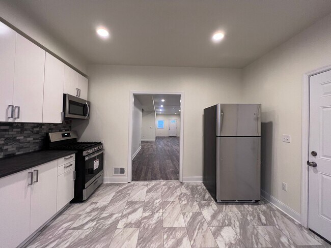 Building Photo - Updated 5BR 3bath house with off street parking!