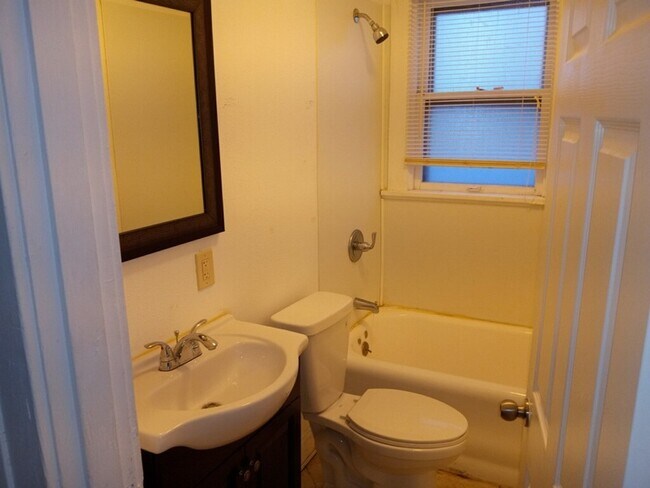 Building Photo - 4864 Calvin Ave