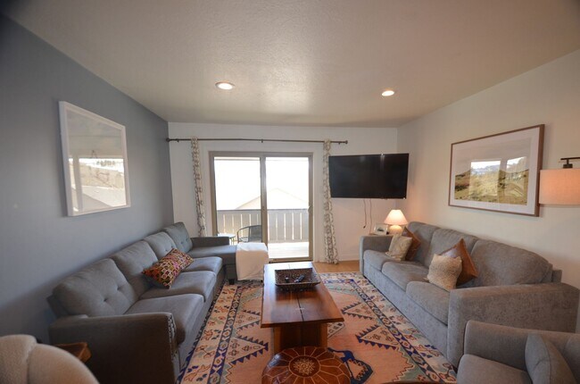 Building Photo - Move in special! Long Term! Furnished! Bus Route! Heat included! Pets negotiable!