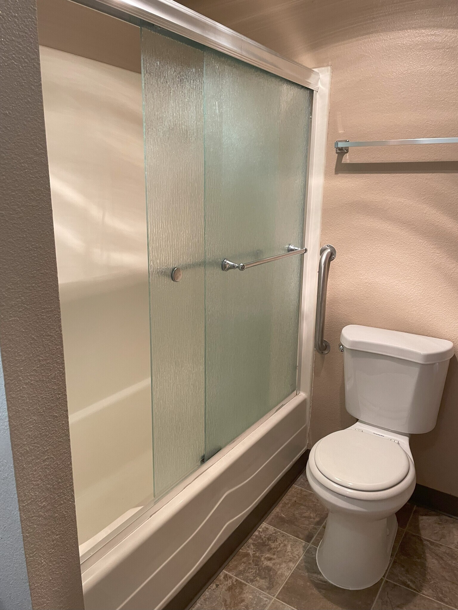 Bath Shower - 3324 NE Lancaster St