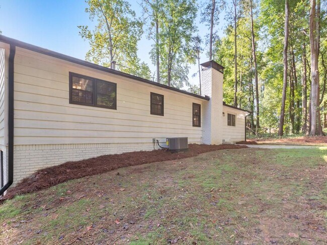 Building Photo - 2501 Sandy Ct