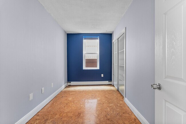 Building Photo - 151 W Sixth St